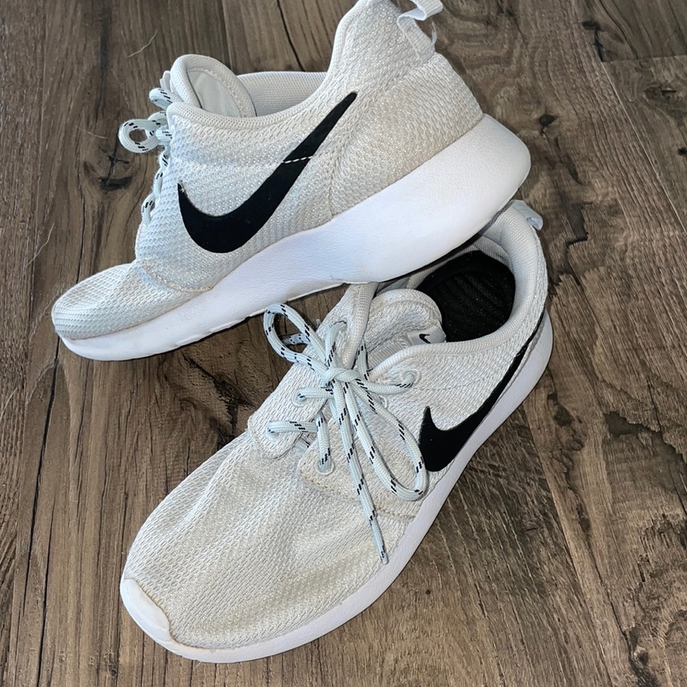 NIKE Sneakers sz 6